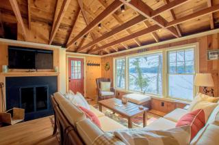 10 ft from Crystal Lake New renovation - 5