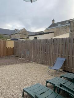 L'escalier rouge - Maison typique avec cour - 7