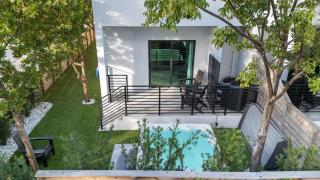 Luxury Miami Duplex - Sleeps 36 - 2 Hot Tubs - 7