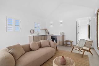 Laguna Serena Apartment with stylish decor a breezy veranda and parking right at the front door - 5