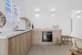 Laguna Serena Apartment with stylish decor a breezy veranda and parking right at the front door - 2