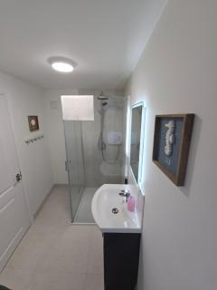 2 Bed Apartment with Harbour Views Apt 2 - 4