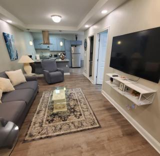 Suzi's-Luxurious 2 bedroom 2 bath apartment 1630SF - 3