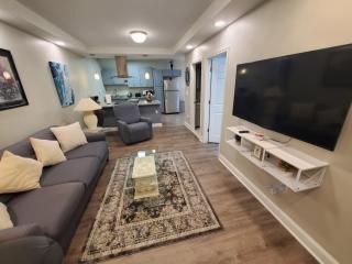 Susu's-I-Luxurious 2 Bedroom 2 Bath Apartment - 5