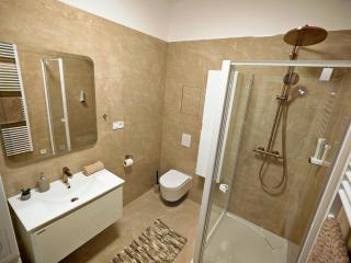 Beatrice Old Town Apartment with 1 free private parking - 8