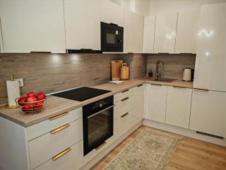 Beatrice Old Town Apartment with 1 free private parking - 6