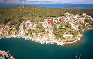 Stunning Apartment In Vrboska With Wifi - 0