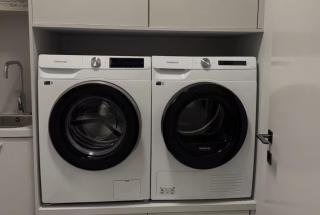 Room in modern downtown apt with private bathroom - 4