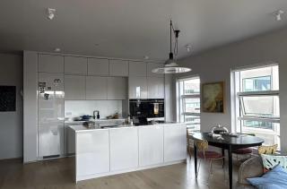 Room in modern downtown apt with private bathroom - 3