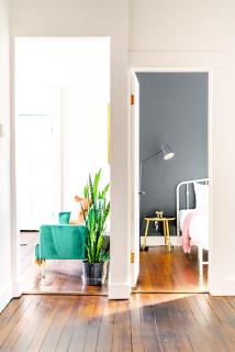 Jungle House Chillicothe Sleeps 12 Downtown Ohio Free Parking - Walk to Historic District - 3BR Luxury Home - Pet Friendly - King Beds - Over 5,800 Five Star Stays - 3