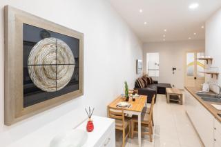 V86 Sliema Apartment a minute from the Sea - 7