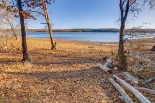 Waterfront Home on Greers Ferry Lake with Game Room - 8