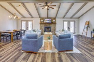 Waterfront Home on Greers Ferry Lake with Game Room - 5