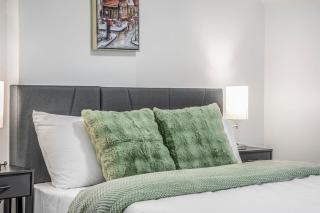 Romeo & Juliet Niagara Retreat - Clifton Hill - 8