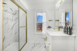 Romeo & Juliet Niagara Retreat - Clifton Hill - 1