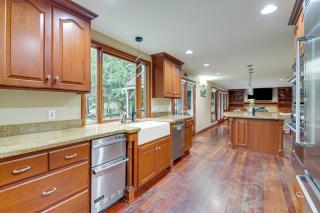 Lake-View Woodinville Retreat with Hot Tub and Theater - 3