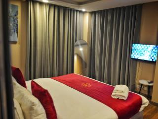 Goldcrest Mall & Residency Luxury Apartments by Alvis Suite - Lahore - 7