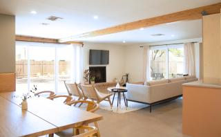 Sonoran Peach House - 5BR Winter Retreat, Big Yard, Fireplace - 5