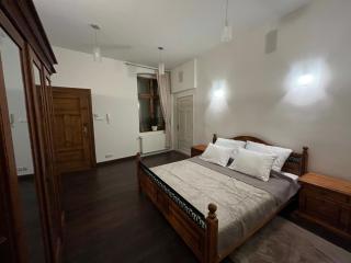 Atmospheric Old Town Apartment Toruń - 5