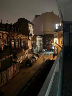 Spacious 3BR 2BA Apt with 2 Living Areas - 5