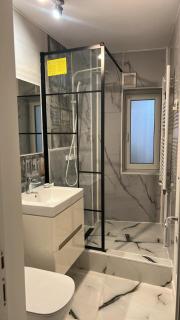 Spacious 3BR 2BA Apt with 2 Living Areas - 2