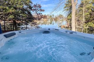 Dine Al Fresco Reedville Home with Dock - 9