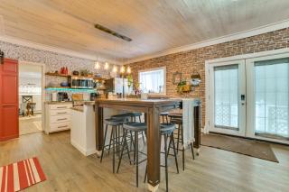 Updated Cabin with 2 Suites, Fire Pit and Forest Views - 9