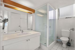 Monterey Lodge Unit 10 27 Warne Terrace Kings Beach - 2