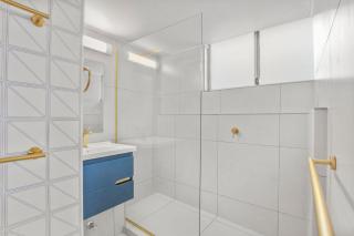 Monterey Lodge Unit 10 27 Warne Terrace Kings Beach - 4