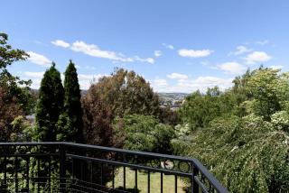Charm & Modern Comfort in East Launceston - 5