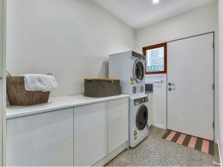 Elegant Ascot retreat central three bedroom home - 1