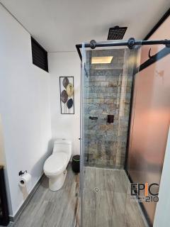 Epic Suite 210 Deluxe Airport - 6