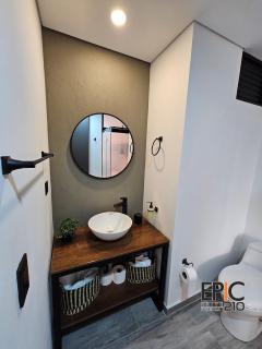 Epic Suite 210 Deluxe Airport - 5