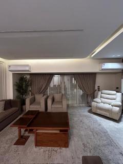 Elegant Three-Bedroom Apartment in Mohandessin - 4