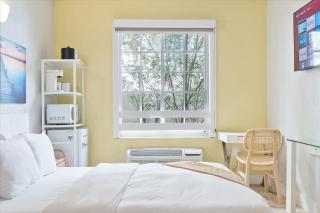 South of Fifth Family & Pet-Friendly Retreat Across from Best Beach in Miami - 3