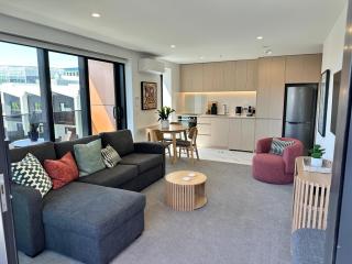 Prime Spot Brand New Luxury Apartment - 9