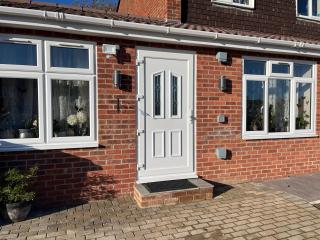 Cosy self-contained extension with skylight & garden view - 9
