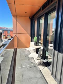 Prime Spot Brand New Luxury Apartment - 2