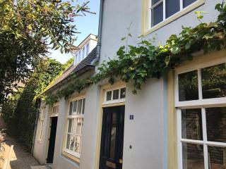 Unique tranquil spot with garden, centre Den Bosch - 0