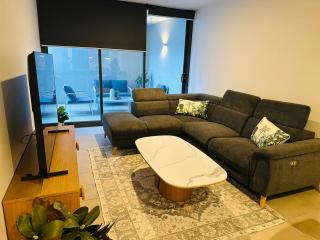 City-Center Cozy 2BDR Apartment with Parking - 9