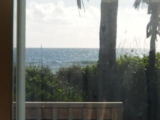 Oceanfront 3BR/2BA with Jacuzzi in Vero Beach - 3