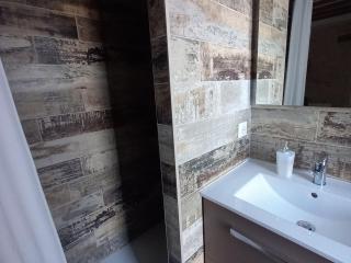 Gîte rénové avec piscine chauffée et jardin clos, à proximité des plages et de la campagne bio. - FR-1-426-531 - 3