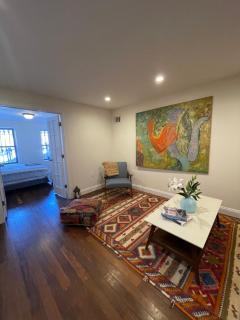 Enchanting Brownstone with a magical garden - 2