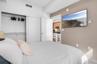 Luxury & Modern Apt by the Grove - 5