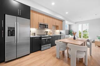 Luxury & Modern Apt by the Grove - 7