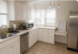 Spacious Three Bedroom Parma Home Sleeps six Near Cleveland - 7