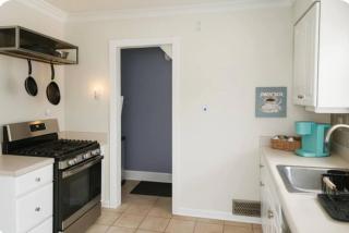 Spacious Three Bedroom Parma Home Sleeps six Near Cleveland - 6