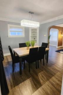 Spacious Three Bedroom Parma Home Sleeps six Near Cleveland - 3