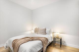 Level 55 CBD Apartment, Carlton CBD Border - 3