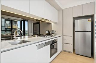 Modern Retreat on the CBD-Docklands Border - 6